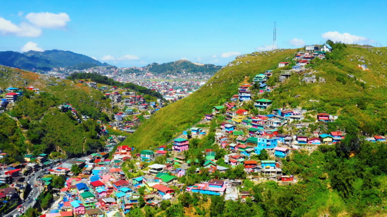 Baguio có khí hậu mát mẻ quanh năm, môi trường học tập tập trung và chi phí sinh hoạt hợp lý.